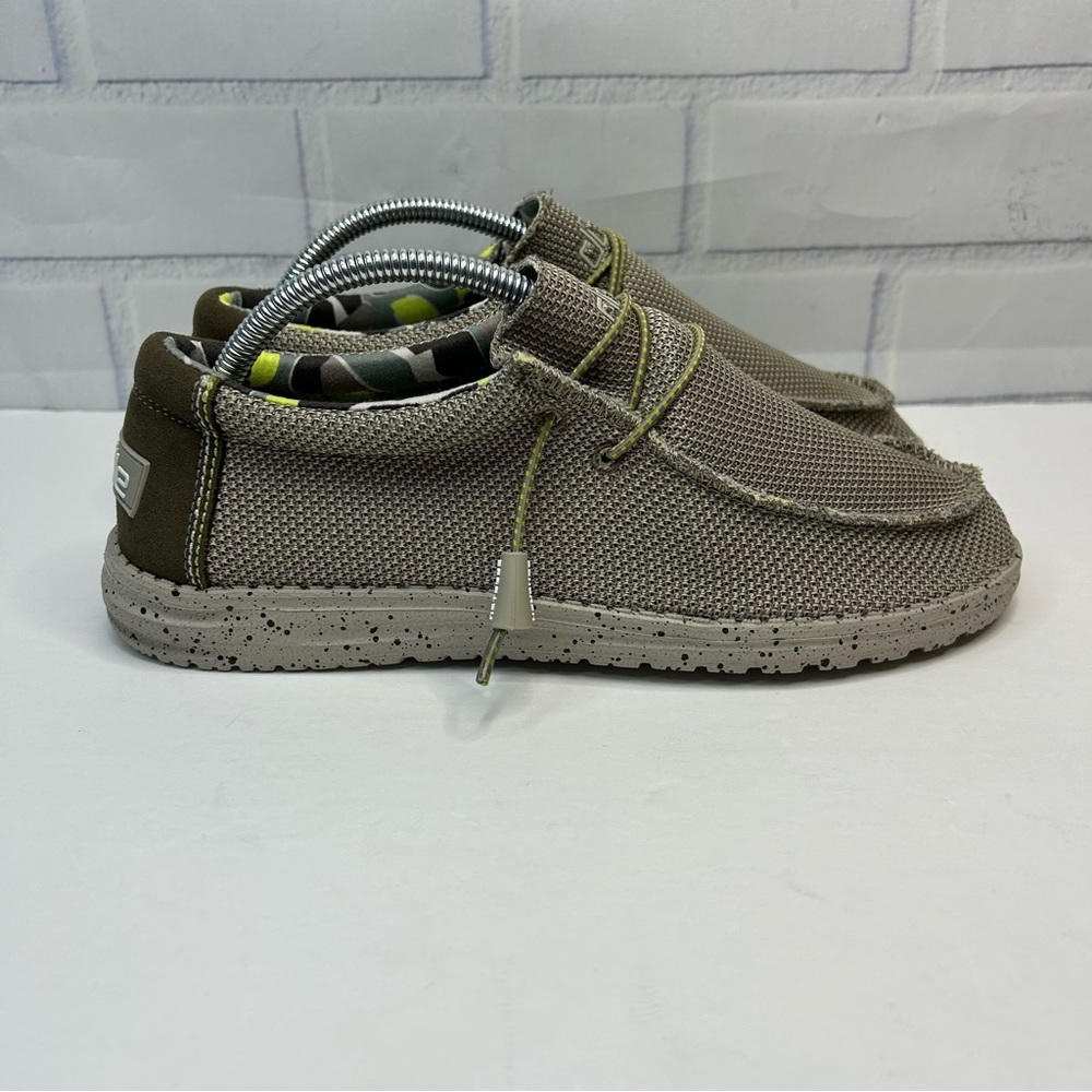 Hey Dude Men's Wally Sox size 8